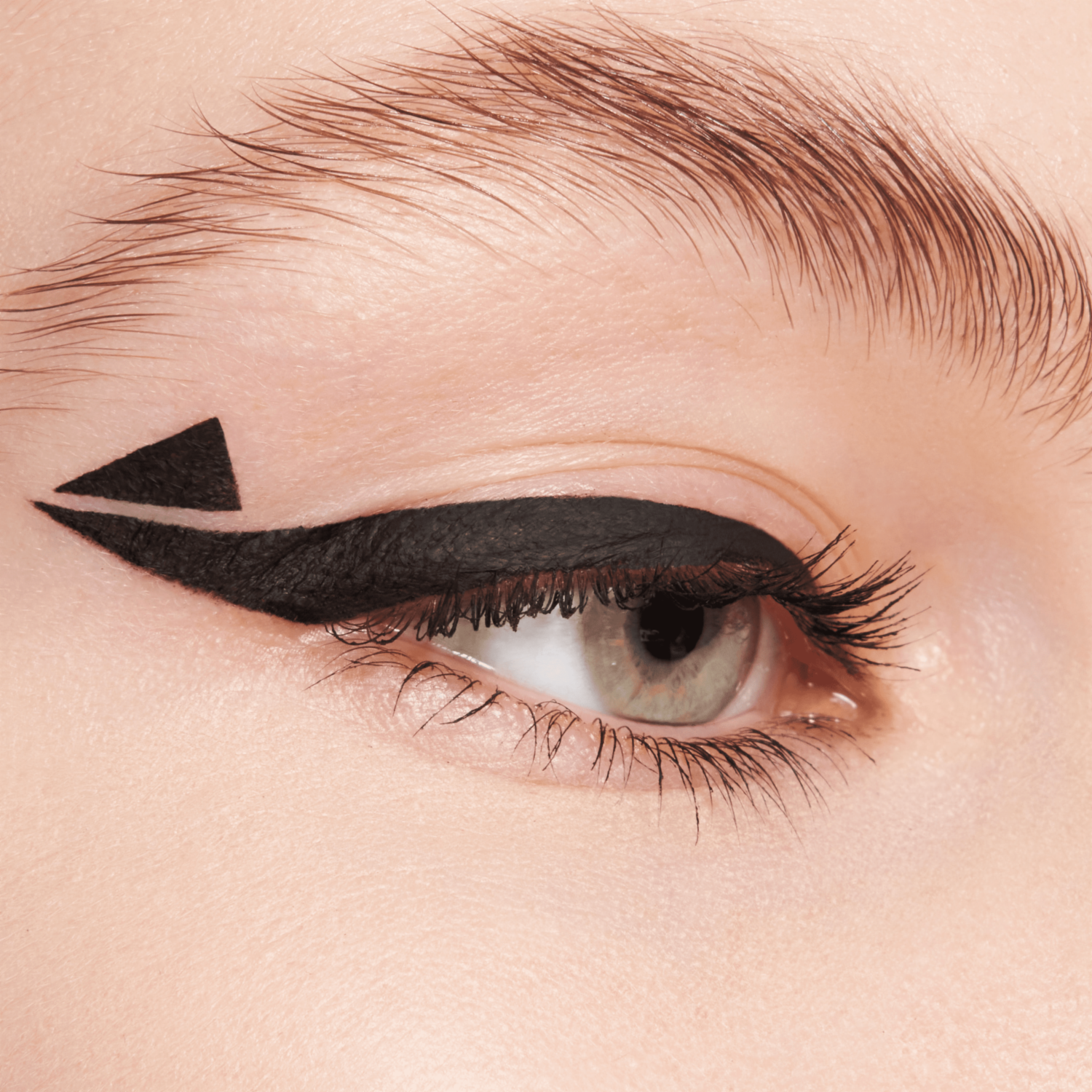 Delineador De Ojos Líquido 24Ever Ink Intense Black ESSENCE 1.2 Ml