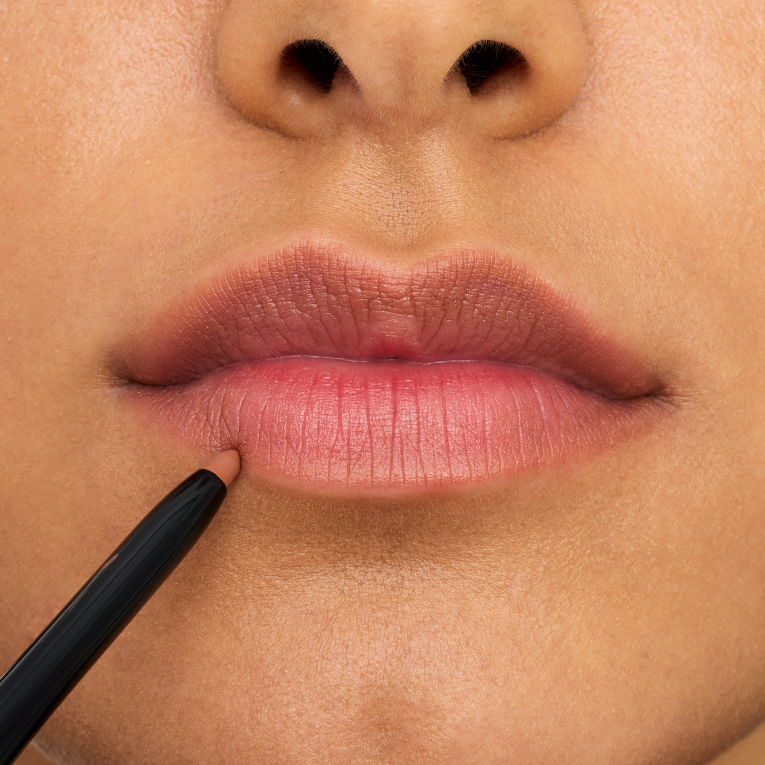 Delineador De Labios 8h Matte Confort 01 ESSENCE 3 G