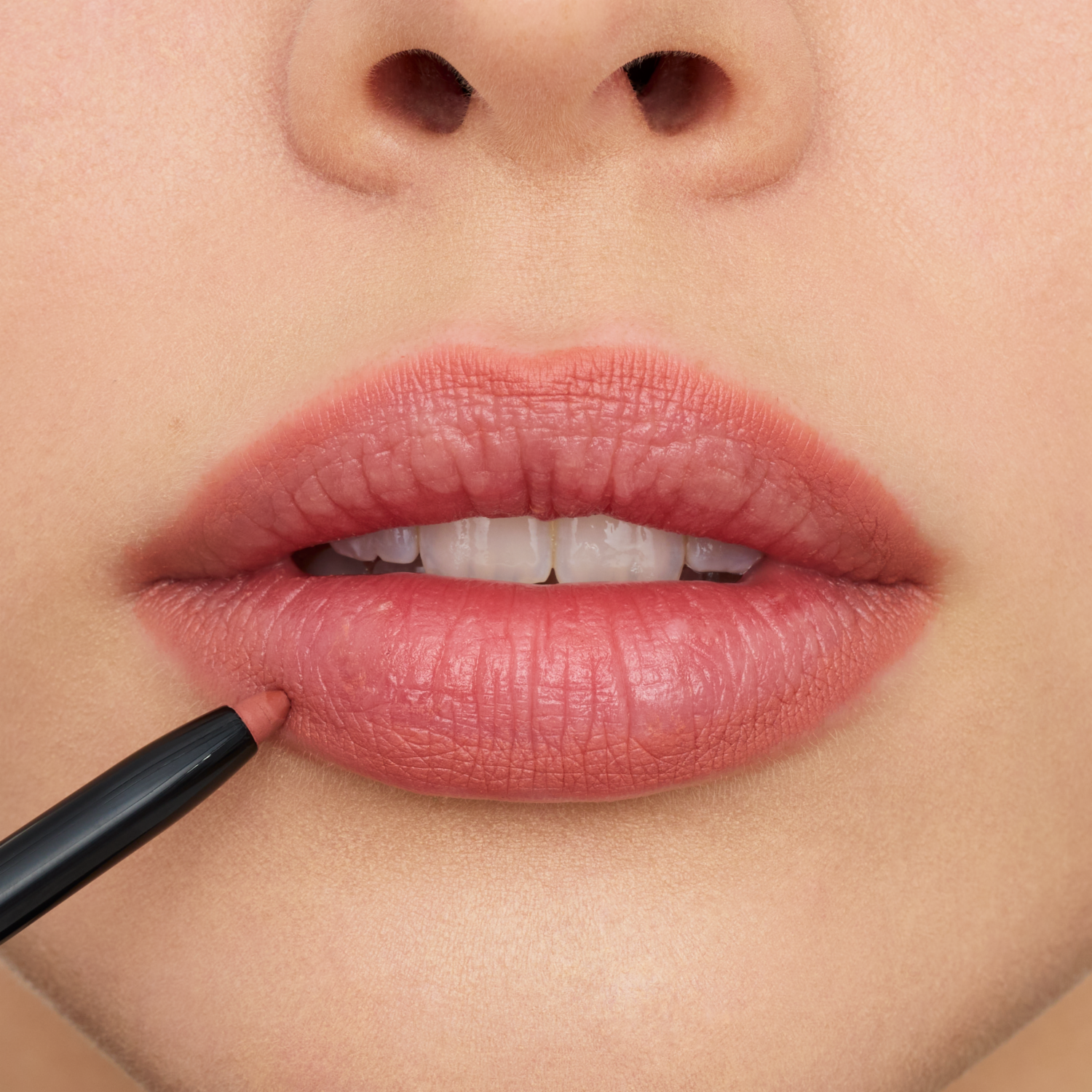 Delineador De Labios 8h Matte Confort 04 ESSENCE 3 G