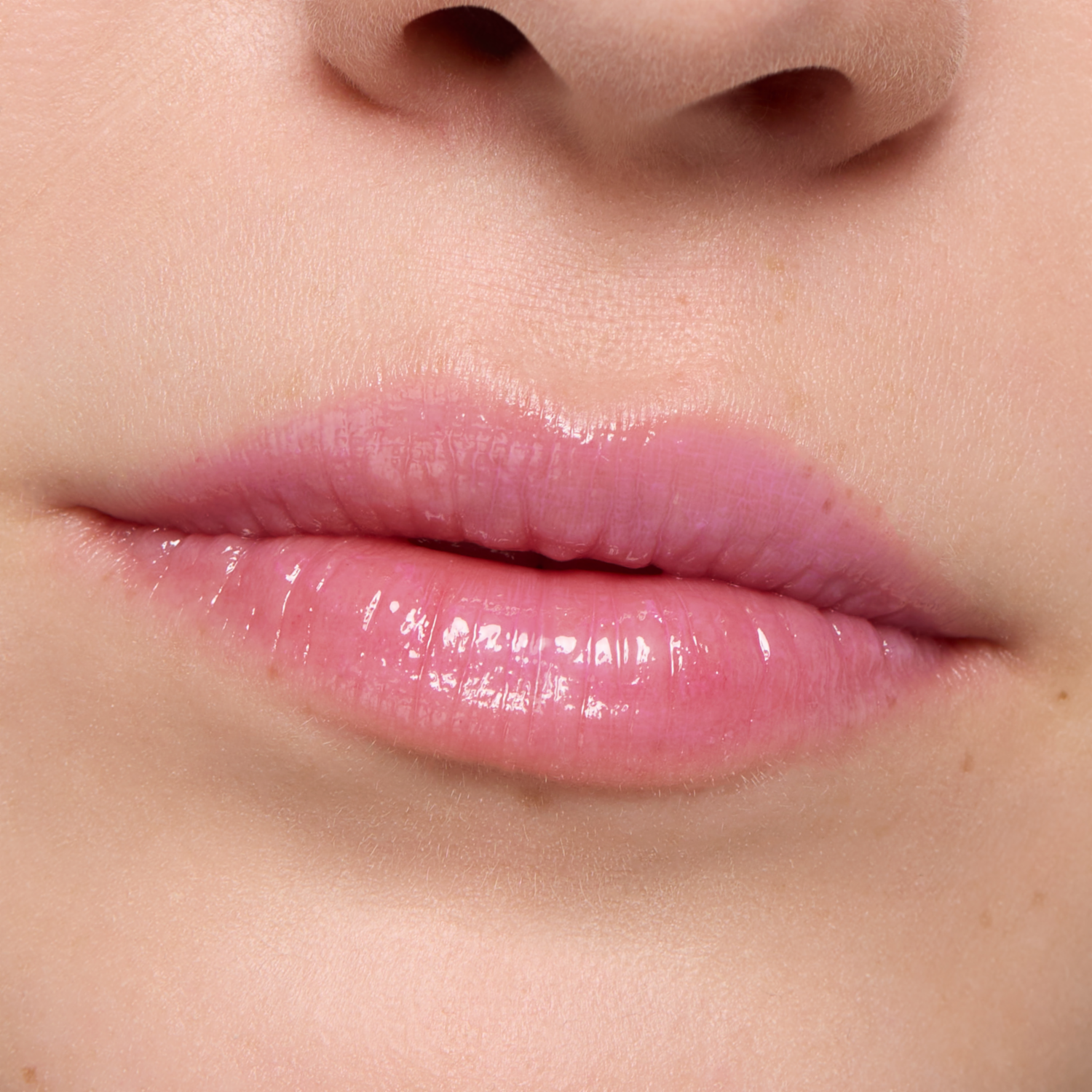 Bálsamo Labial Juicy Bomb Glossy Butter ESSENCE