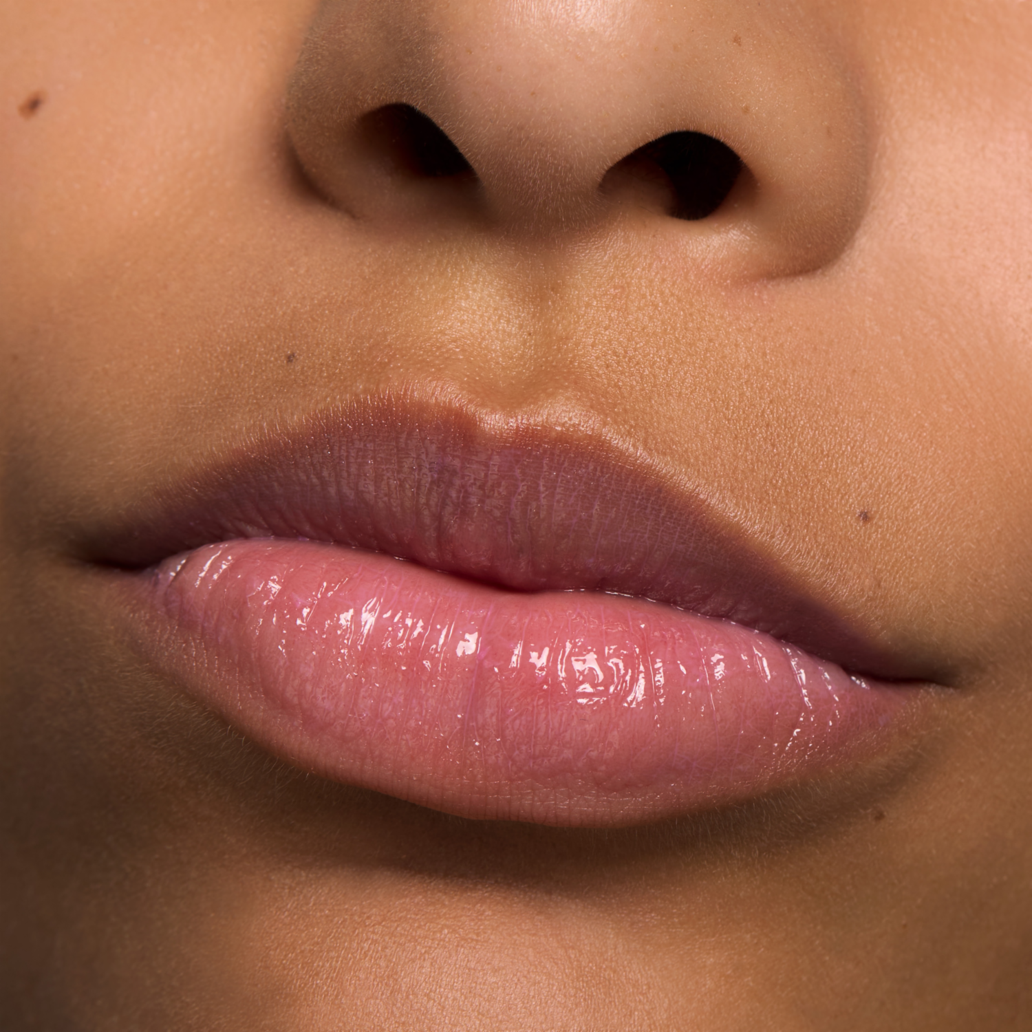 Bálsamo Labial Juicy Bomb Glossy Butter ESSENCE
