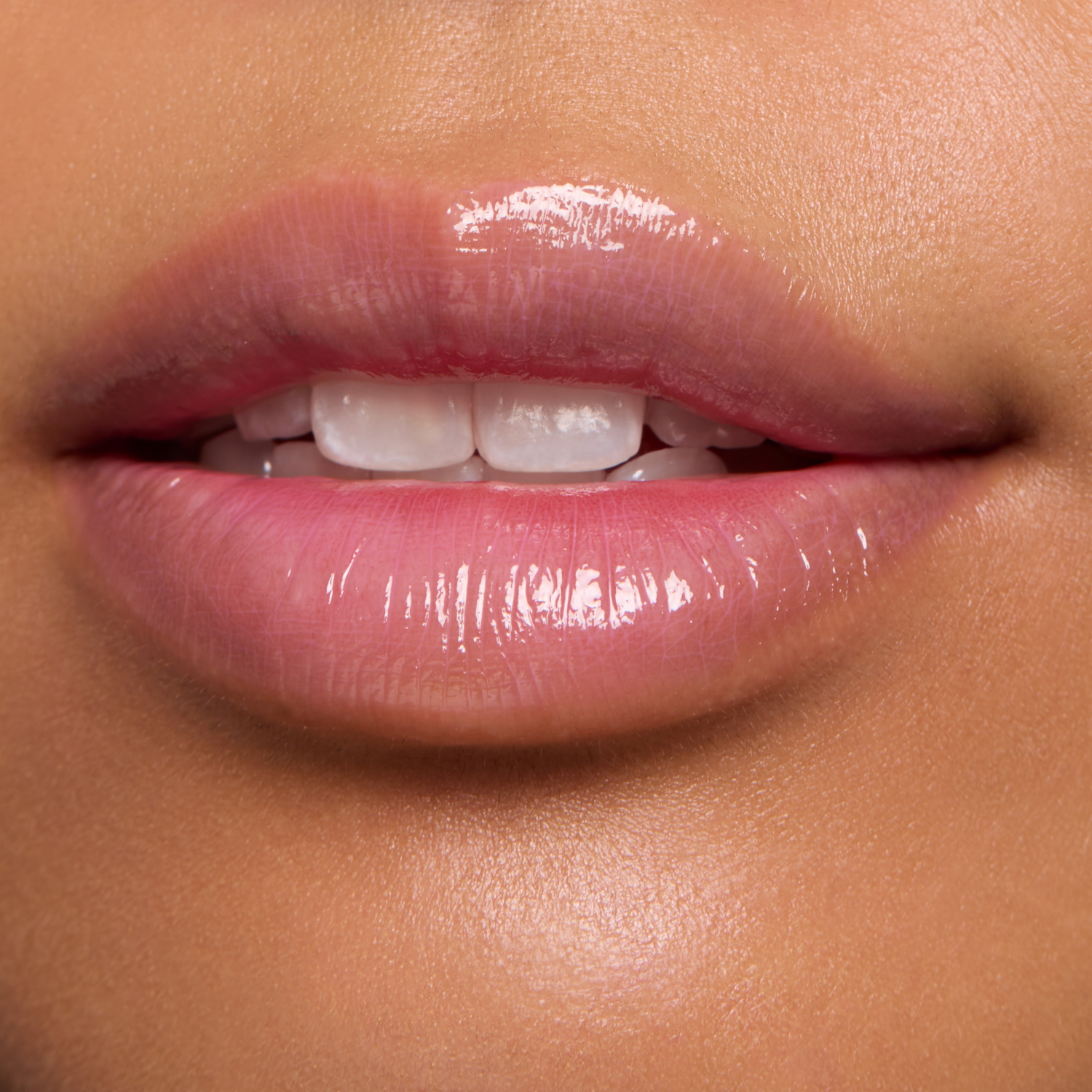 Bálsamo Labial Juicy Bomb Glossy Butter ESSENCE