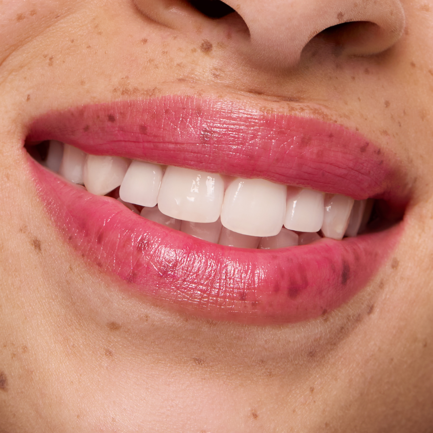 Bálsamo Labial Fruity Lip 01 ESSENCE 3 G