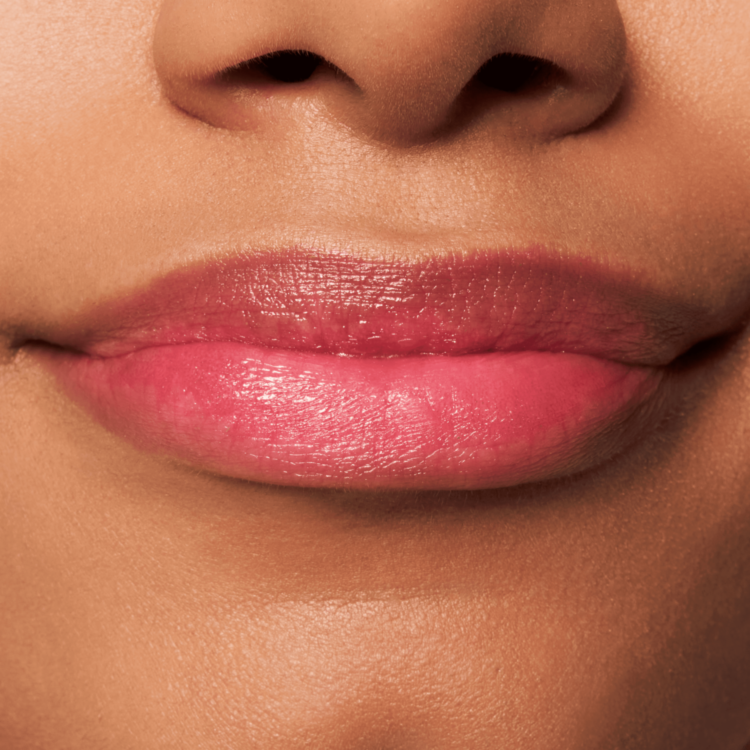 Labial En Barra Meta Glow Colour ESSENCE 3.4 G
