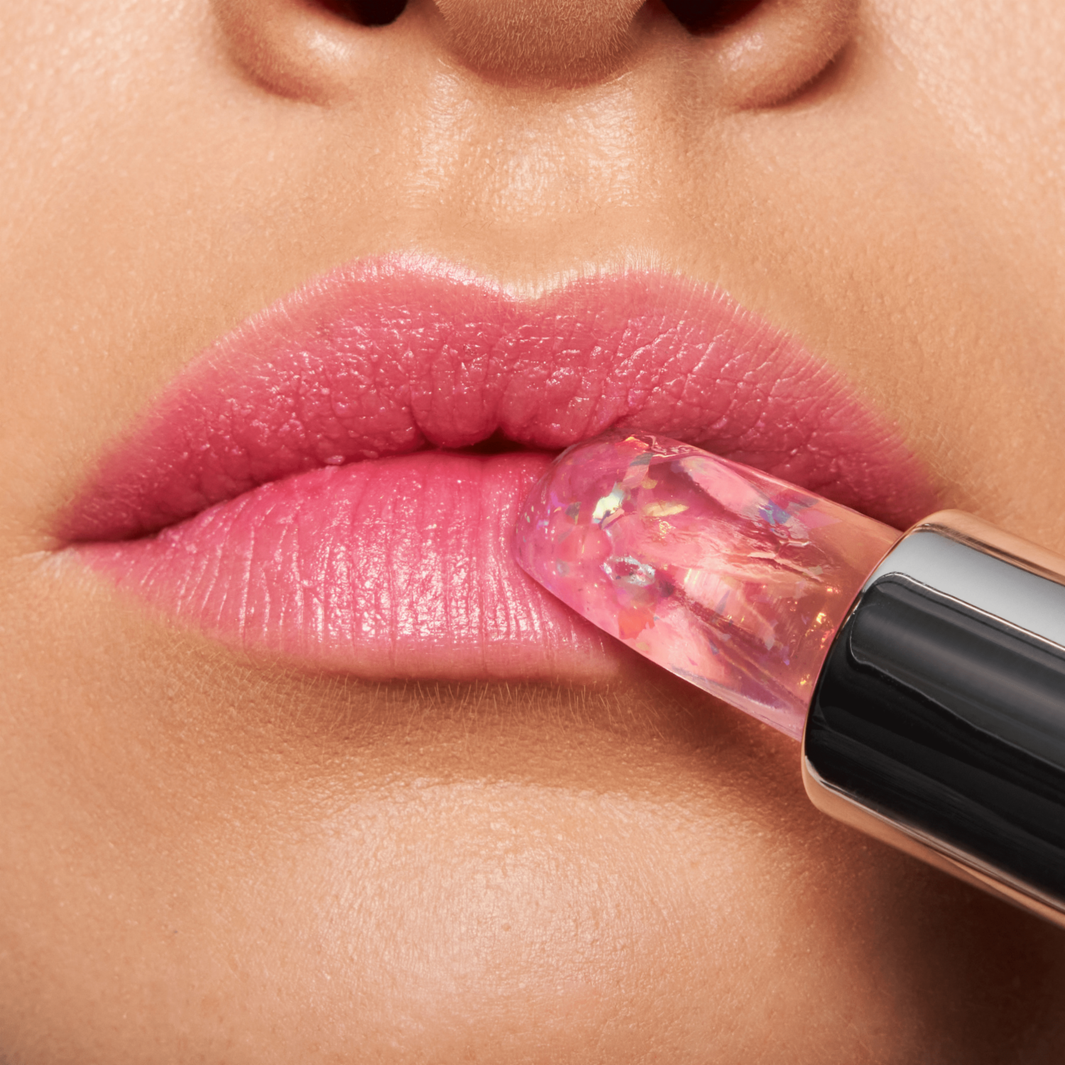 Labial En Barra Meta Glow Colour ESSENCE 3.4 G