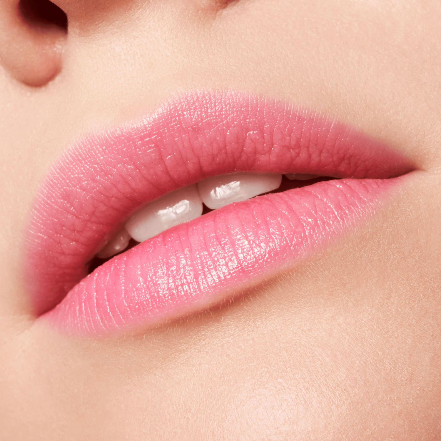 Labial En Barra Meta Glow Colour ESSENCE 3.4 G