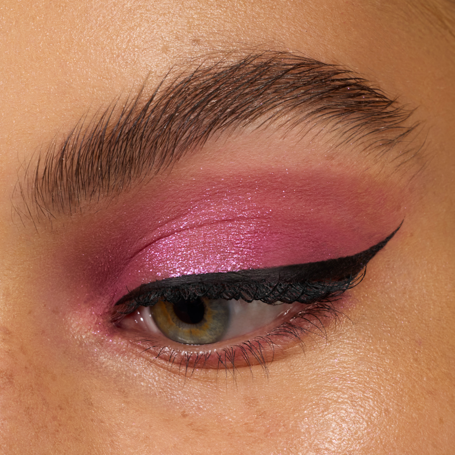 Delineador De Ojos Líquido Lash Princess Waterproof. ESSENCE 3 Ml