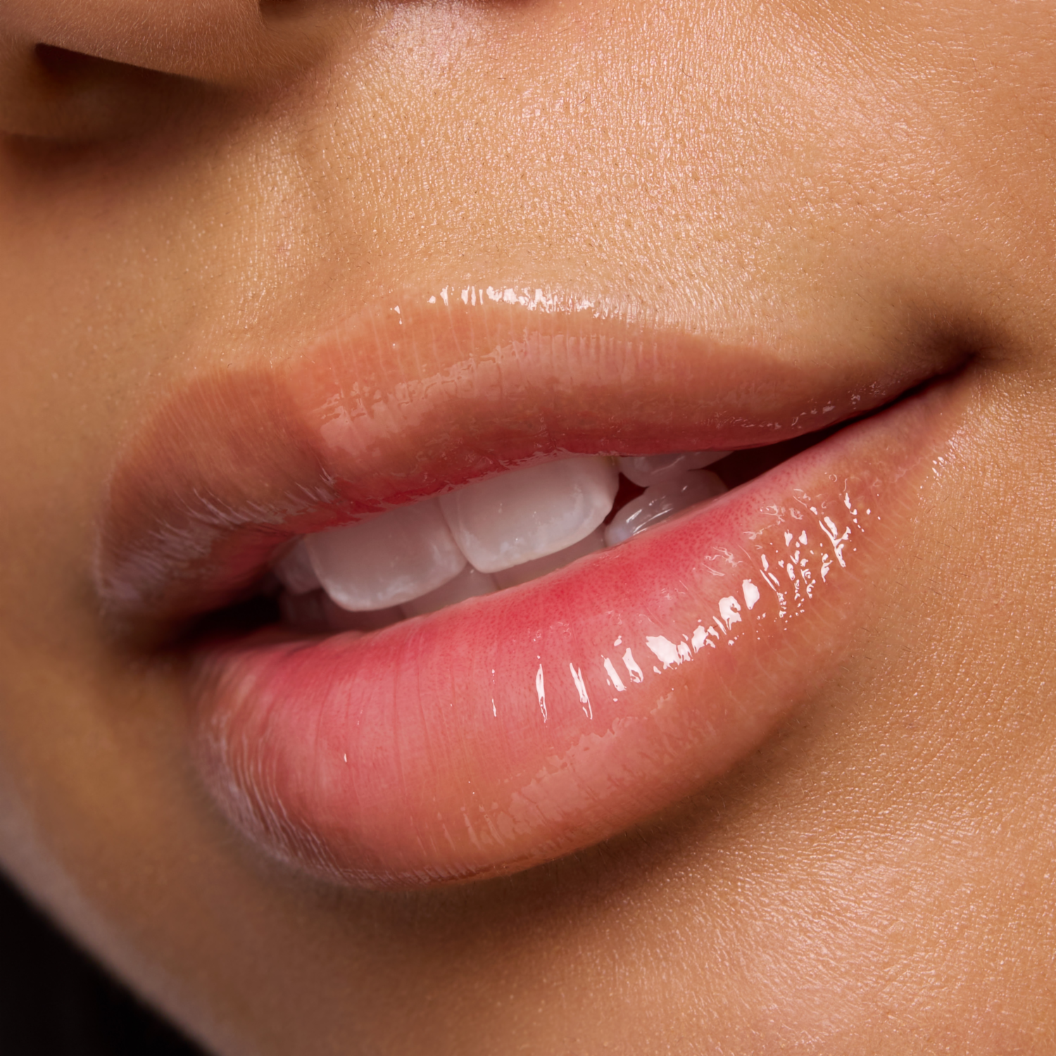 Brillo Labial Con Tratamiento The Super Peptide Glossy. ESSENCE 10 Ml