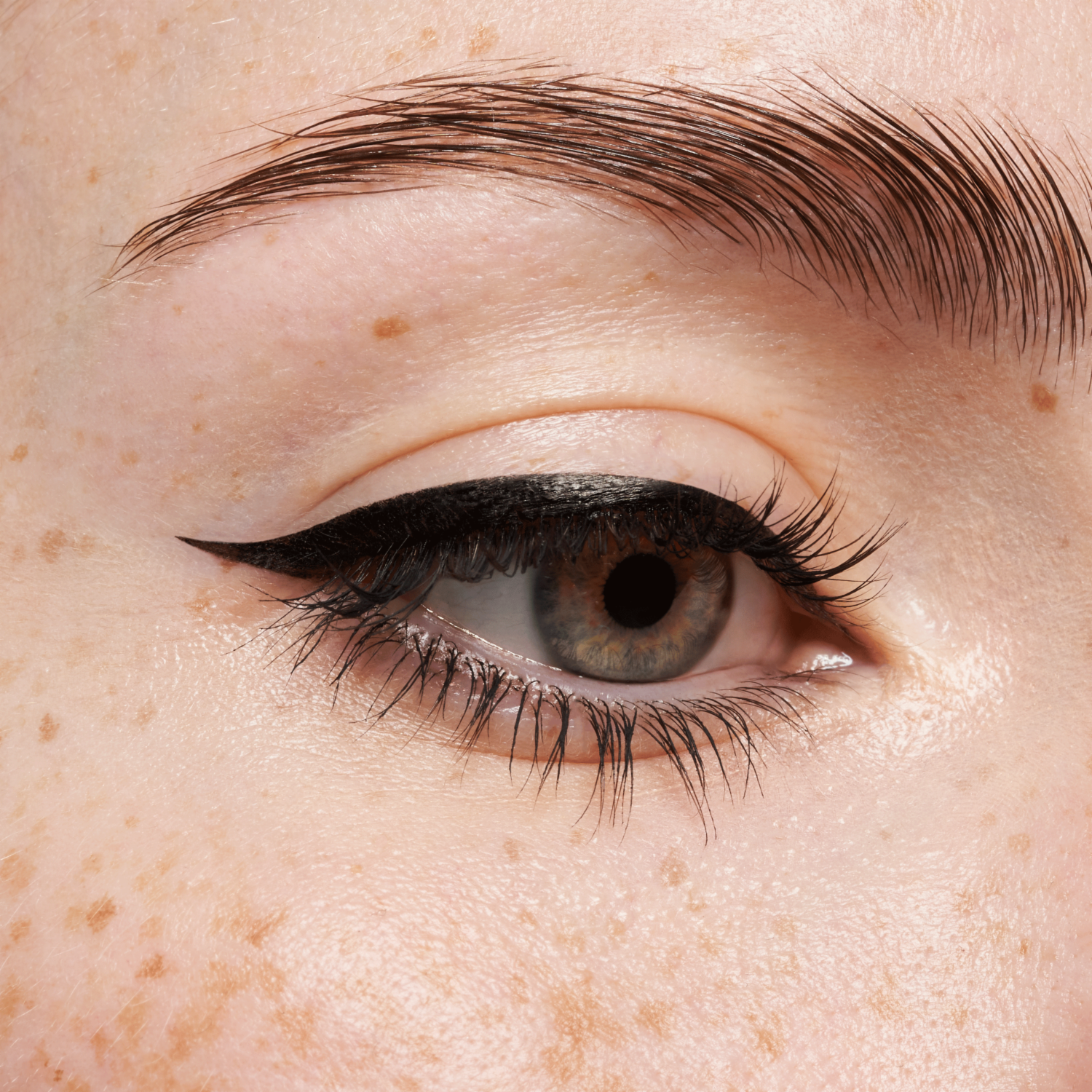 Delineador De Ojos Líquido Calligraph Pro Precise 24H Mate CATRICE 1.2 Ml