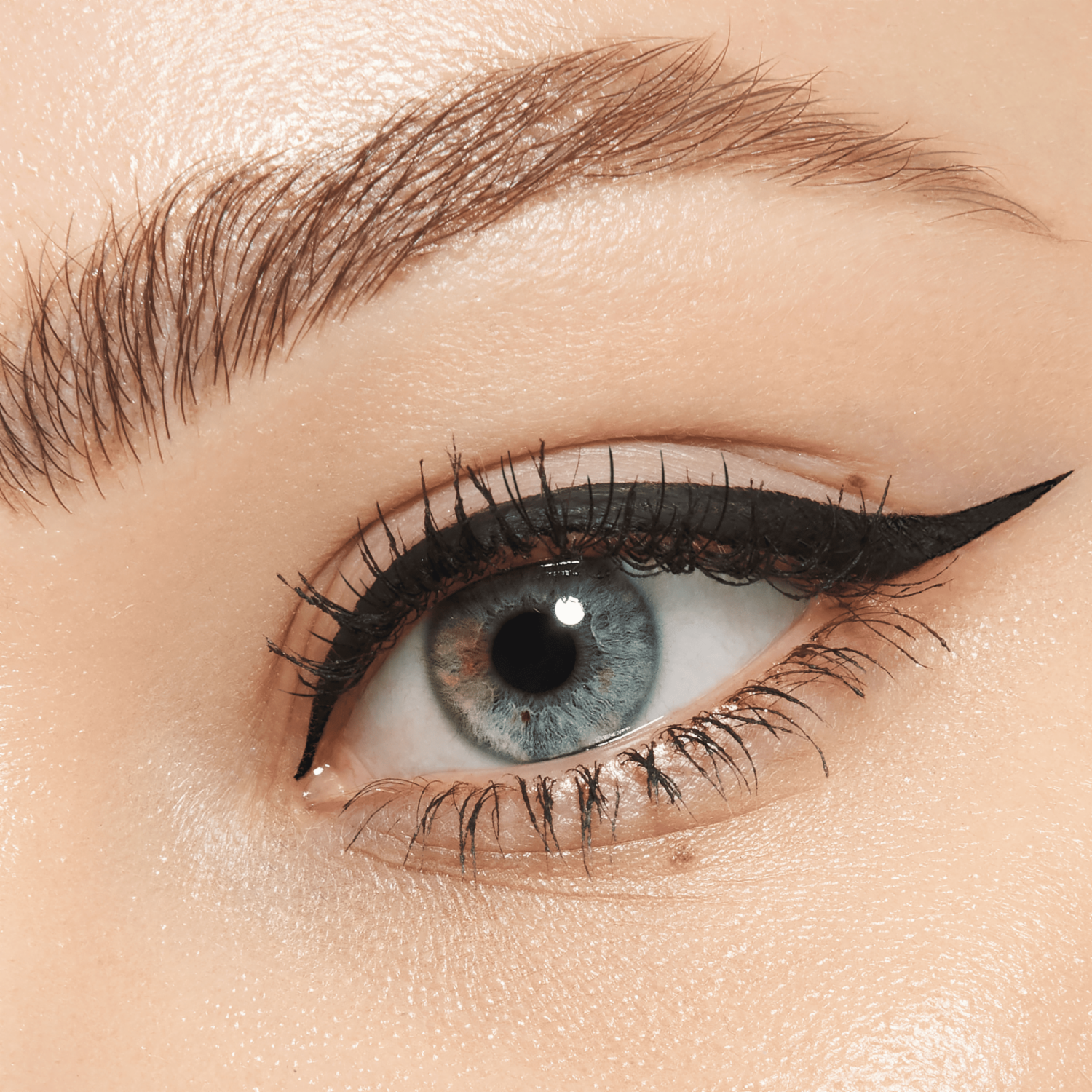 Delineador De Ojos Líquido24H Ink Eyeliner Waterproof CATRICE 1.7 Ml
