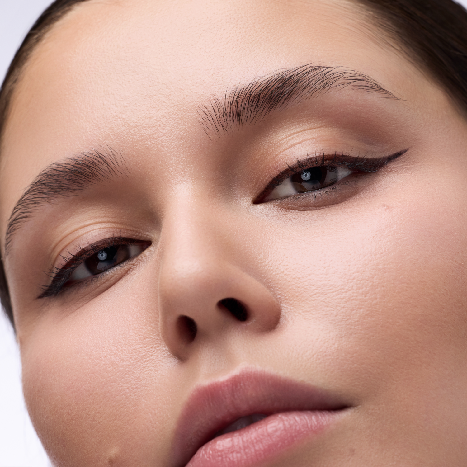 Delineador De Ojos Líquido Superproof Brush Liner Waterproof CATRICE