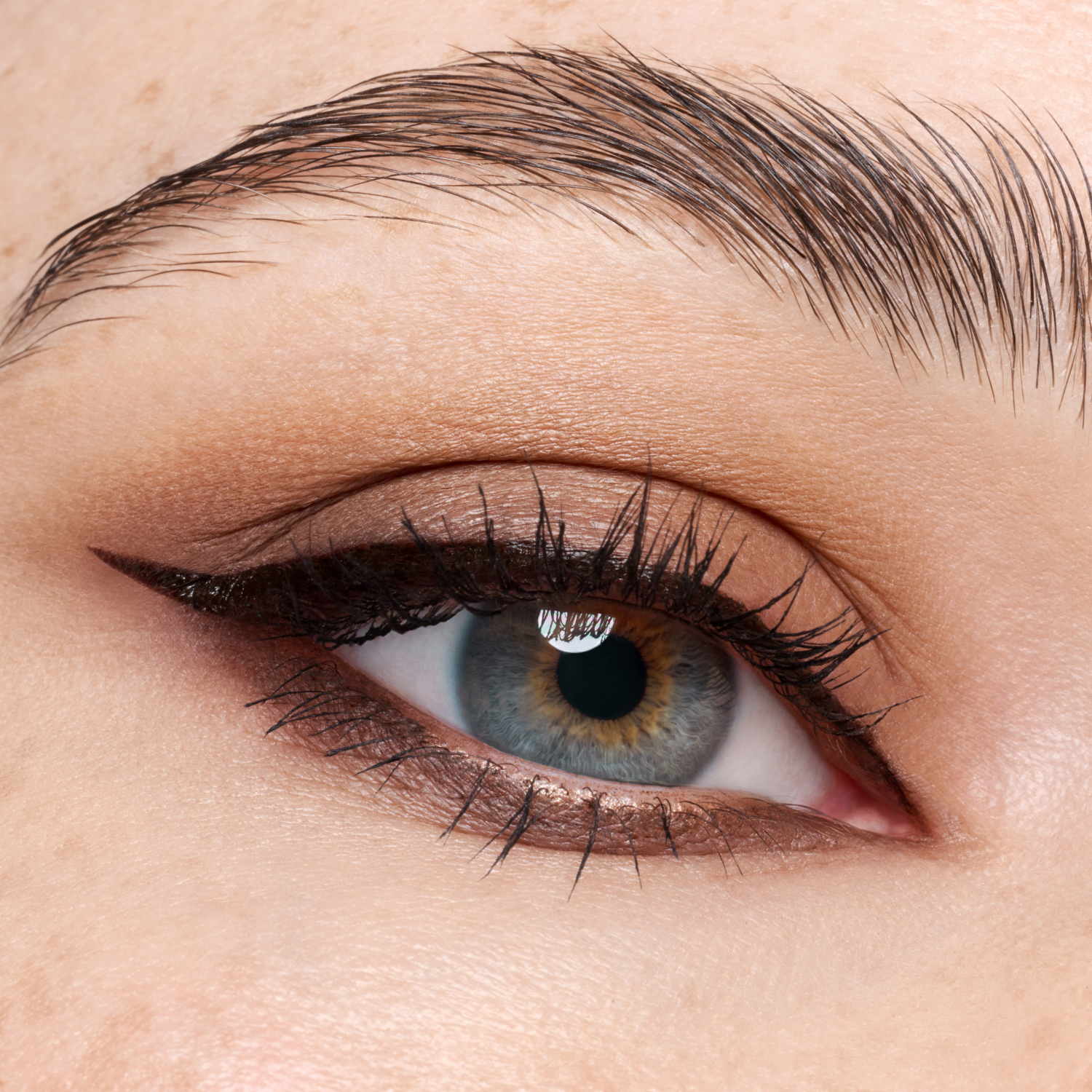 Delineador De Ojos Líquido Superproof Brush Liner Waterproof CATRICE