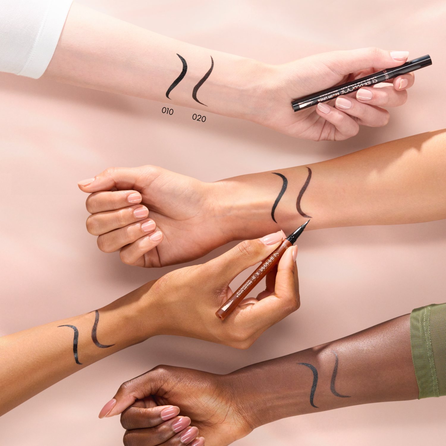 Delineador De Ojos Líquido Superproof Brush Liner Waterproof CATRICE